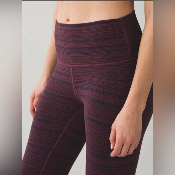 EUC Lululemon Women’s 2 Pair Athletic Workout Leggings - Red/Maroon - Size 4 - Picture 10 of 12